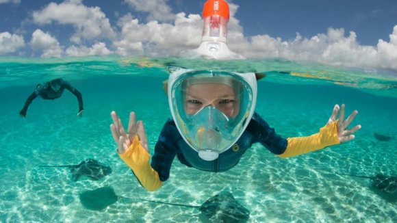 Des masques qui font d'habitude la joie des enfants en bord de mer