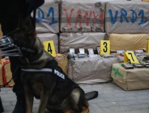 Saisie de 7228 tonnes de chira destinées au trafic international par voie maritime. Saisie de 7228 tonnes de chira destinées au trafic international par voie maritime.