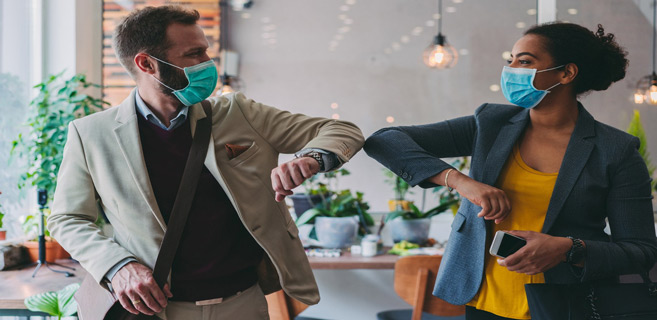 Crise = Pas de bise : Comment se saluer au temps du coronavirus ? Crise = Pas de bise : Comment se saluer au temps du coronavirus ?