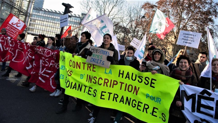 Des étudiants qui protestent contre l'augmentation des frais d'inscription pour les  étrangers, le 13 décembre à Paris. (Ph. AFP).