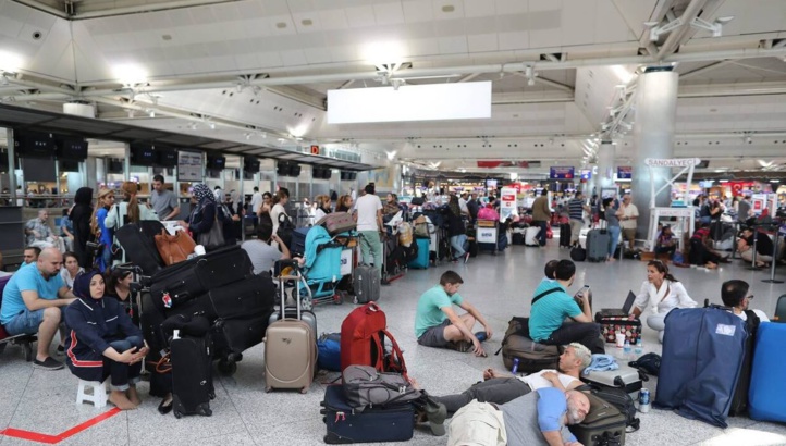 Marocains bloqués à l’étranger : Flou total autour de la réouverture des frontières Marocains bloqués à l’étranger : Flou total autour de la réouverture des frontières