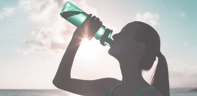 Canicule : boire de l’eau oui, mais attention à sa température