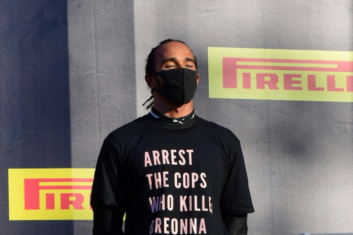 Formule 1 : Hamilton arbore un T-shirt pour Breonna Taylor sur le podium au Mugello Formule 1 : Hamilton arbore un T-shirt pour Breonna Taylor sur le podium au Mugello