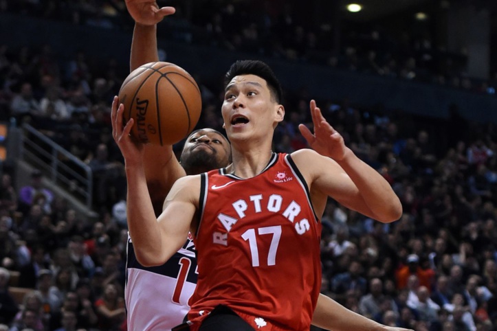 Basket: Jeremy Lin, ému, quitte Pékin pour un retour éventuel en NBA Basket: Jeremy Lin, ému, quitte Pékin pour un retour éventuel en NBA