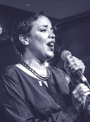 Khansa Batma : « Sur scène ou devant la caméra, tu balances tout en une fois » Khansa Batma : « Sur scène ou devant la caméra, tu balances tout en une fois »