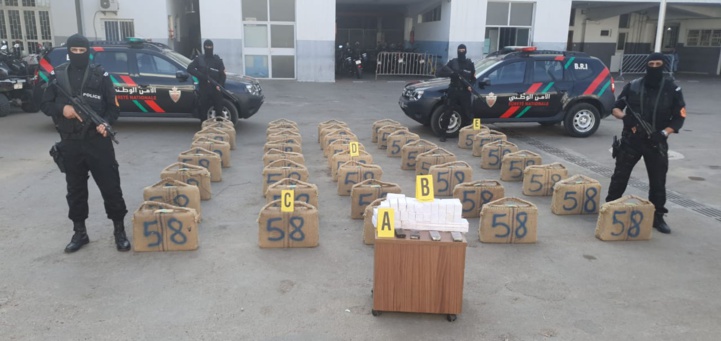 Les forces de l'ordre mettent en échec d'une tentative de trafic de 1,1 tonne de chira à Agadir Les forces de l'ordre mettent en échec d'une tentative de trafic de 1,1 tonne de chira à Agadir
