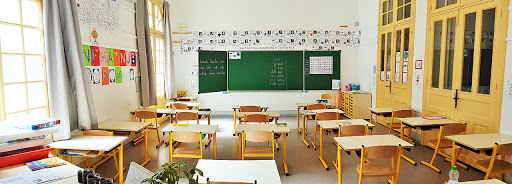 Une école à Tanger exige le paiement de 625.000 Dhs pour les frais de scolarité Une école à Tanger exige le paiement de 625.000 Dhs pour les frais de scolarité