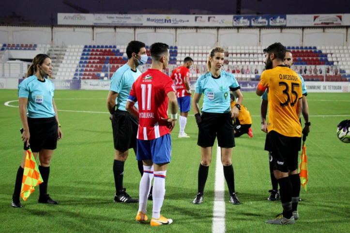 Des arbitres femmes pour une compétition entre hommes Des arbitres femmes pour une compétition entre hommes