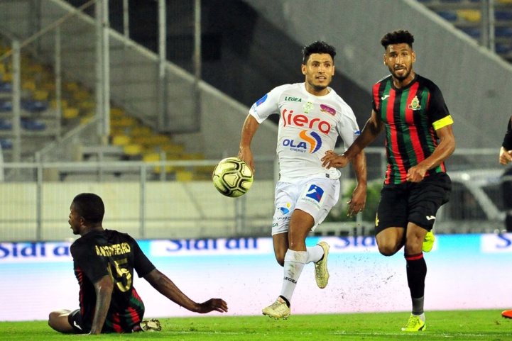 Hafidi, le sauveur du Raja, auteur d'un doublé. Hafidi, le sauveur du Raja, auteur d'un doublé.