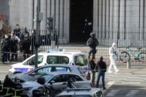 Des membres du RAID devant l'église Note Dame de Nice