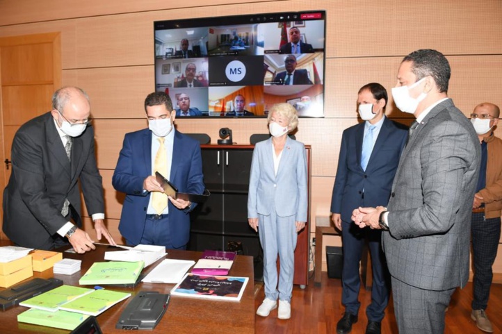 Enseignement à distance : des tablettes pour les élèves du monde rural Enseignement à distance : des tablettes pour les élèves du monde rural