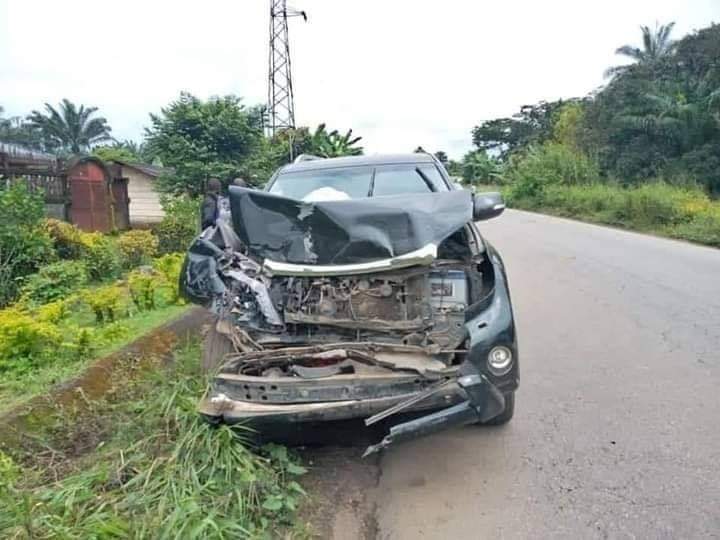 La voiture endommagée de Samuel Eto'o