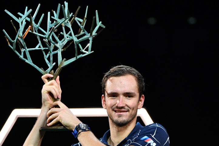 Daniil Medvedev remporte le Masters 1000 de Paris, son premier titre de la saison Daniil Medvedev remporte le Masters 1000 de Paris, son premier titre de la saison