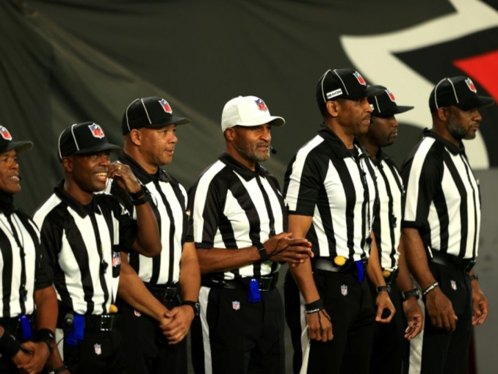 Première historique en NFL : Un corps arbitral exclusivement noir officie pour la première fois en match Première historique en NFL : Un corps arbitral exclusivement noir officie pour la première fois en match