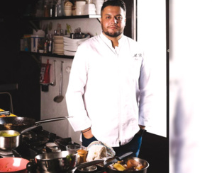 Gastronomie : À sa « Table Clandestine », le Chef Mohamed Baya s’occupe de tout Gastronomie : À sa « Table Clandestine », le Chef Mohamed Baya s’occupe de tout
