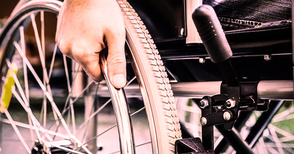 La paraplégie : Causes, symptômes et traitement