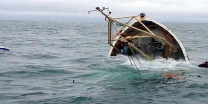 Tarfaya: Une embarcation artisanale avec 14 pêcheurs à bord détruite par des vagues géantes