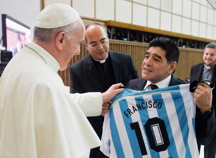 Football: Le pape François rend hommage au "poète" Maradona Football: Le pape François rend hommage au "poète" Maradona