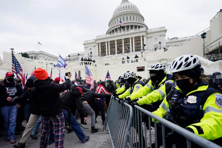 États unis : le Capitol envahi par une foule pro-Donald Trump