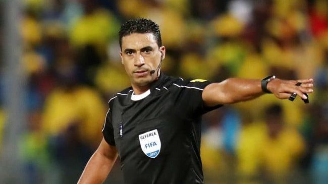 Coupe de la CAF : L'arbitre marocain Noureddine Jaâfari victime d'un crachat au visage ! Coupe de la CAF : L'arbitre marocain Noureddine Jaâfari victime d'un crachat au visage !
