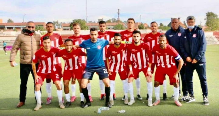 L'équipe khénifrie du CAK et le staff technique. L'équipe khénifrie du CAK et le staff technique.