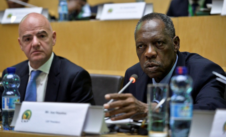 CHAN / Cameroun 2021 :  Gianni Infantino et Eto'o pour célébrer Issa Hayatou