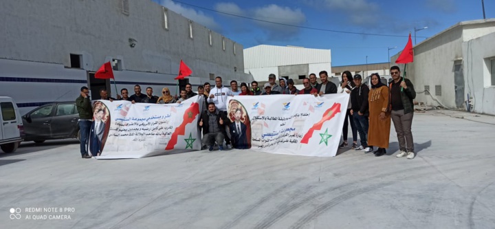Les employés du Groupe Sentissi en visite au passage d'El Guergarat Les employés du Groupe Sentissi en visite au passage d'El Guergarat