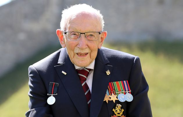 ​L'ancien combattant britannique Tom Moore décède à l'âge de 100 ans des suites de Covid-19