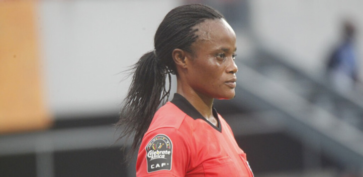 Finale du CHAN / Arbitrage : Carine Atezambong, première femme arbitre assistante d'une finale masculine ! Finale du CHAN / Arbitrage : Carine Atezambong, première femme arbitre assistante d'une finale masculine !