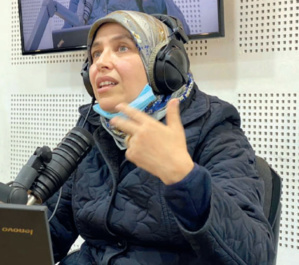 Madame Fatiha Azzou, docteur en médecine sportive, au micro de « Hatta-La-Nanssa ». Ph. Laglag