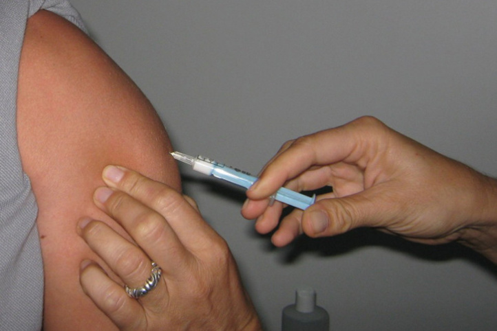 Afin de bénéficier de la vaccination, un individu se fait passer pour un employé de la sûreté nationale Afin de bénéficier de la vaccination, un individu se fait passer pour un employé de la sûreté nationale