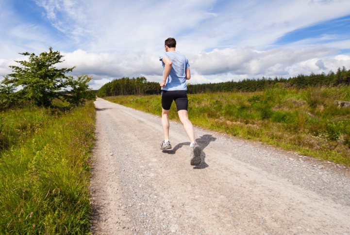 Pour sensibiliser à l'importance de la vaccination anti-Covid, un athlète marocain court 200 km Pour sensibiliser à l'importance de la vaccination anti-Covid, un athlète marocain court 200 km