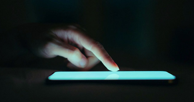 Psychologie : le « doomscrolling », ou le mal de l’information Psychologie : le « doomscrolling », ou le mal de l’information