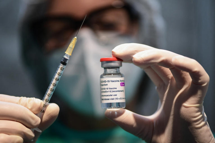 AstraZeneca défend son vaccin 