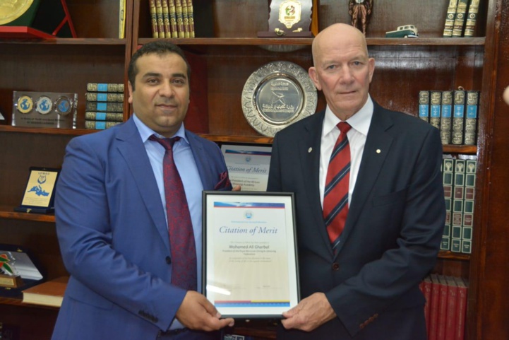 Mohamed Ali Ghorbal avec le président de la Fédération internationale de sauvetage (FIS). Mohamed Ali Ghorbal avec le président de la Fédération internationale de sauvetage (FIS).