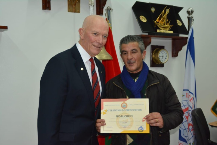 Notre collègue Nidal avec le président de la Fédération internationale de sauvetage lors d'une session de formation tenue par la Fédération Royale Marocaine de Sauvetage à Rabat..