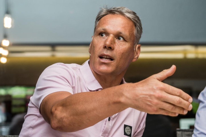 Arbitrage : Marco Van Basten, hors-jeu ! Arbitrage : Marco Van Basten, hors-jeu !