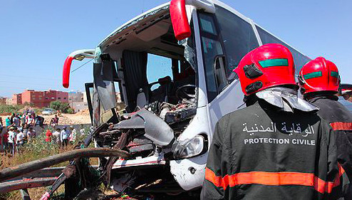 Kénitra : deux morts et 30 blessés dans un renversement d’autocar Kénitra : deux morts et 30 blessés dans un renversement d’autocar