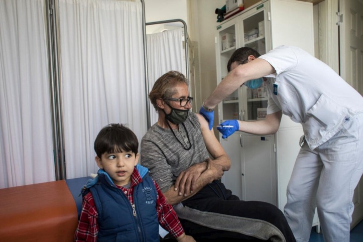 Le HCR plaide pour un accès équitable aux vaccins contre le covid pour les réfugiés