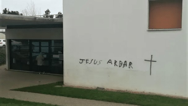 Stupeur et condamnation en France après des actes ciblant les musulmans Stupeur et condamnation en France après des actes ciblant les musulmans
