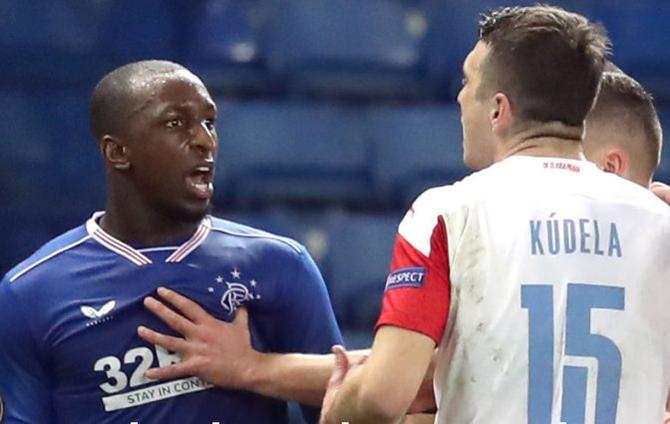 Football : Les joueurs du Slavia Prague ont refusé de se mettre genou à terre symbole de l'antiracisme ! Football : Les joueurs du Slavia Prague ont refusé de se mettre genou à terre symbole de l'antiracisme !