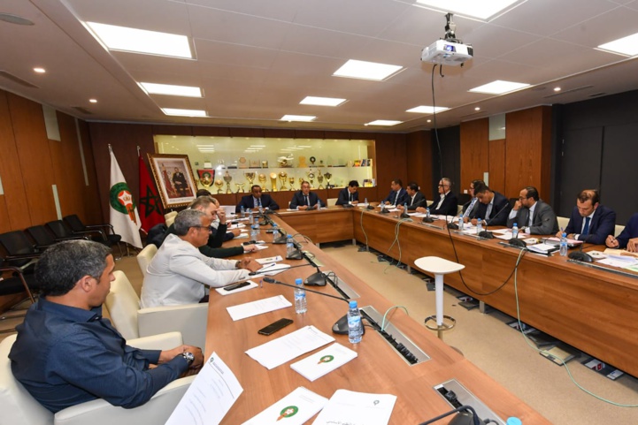 Ce dimanche, réunion nocturne du Comité Directeur de la RRMF/Objectif : Préparer l'Assemblée Générale de mercredi prochain Ce dimanche, réunion nocturne du Comité Directeur de la RRMF/Objectif : Préparer l'Assemblée Générale de mercredi prochain