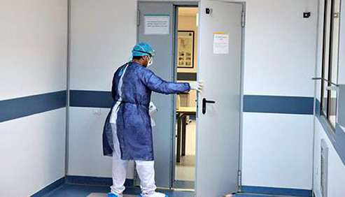Khénifra : une vidéo montrant une patiente « abandonnée » à l’entrée de l’hôpital provincial fait le tour d’internet Khénifra : une vidéo montrant une patiente « abandonnée » à l’entrée de l’hôpital provincial fait le tour d’internet