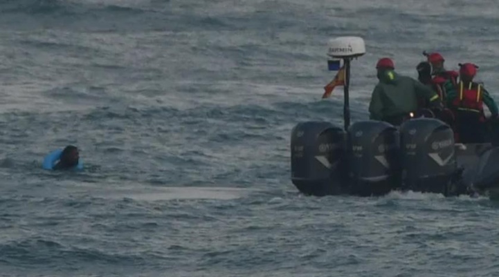 Les Herragas nageurs de Fnideq expulsés de Sebta après accord du Maroc Les Herragas nageurs de Fnideq expulsés de Sebta après accord du Maroc