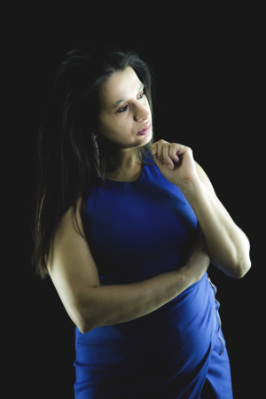 Interview avec Hakima El Atrassi, humoriste: “Écrire « Odyssée Nocturne » est une délivrance, une libération, un soulagement” Interview avec Hakima El Atrassi, humoriste: “Écrire « Odyssée Nocturne » est une délivrance, une libération, un soulagement”