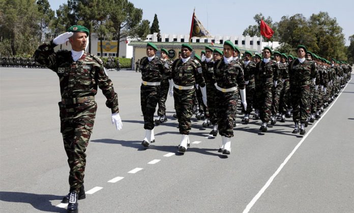 Cérémonie à la première base aérienne de Salé à l’occasion du 65-ème anniversaire de la création des FAR Cérémonie à la première base aérienne de Salé à l’occasion du 65-ème anniversaire de la création des FAR
