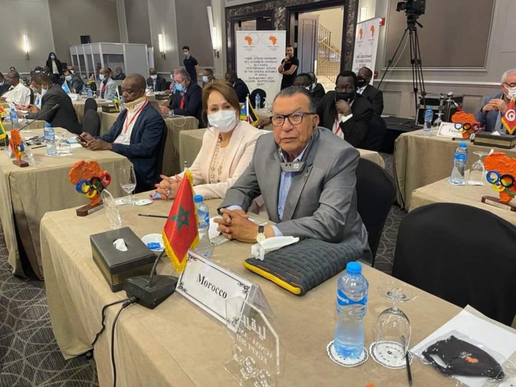 Kamal Lahlou aux côtés de la présidente de la Confédération africaine de volley-ball, Mme Bouchra Hajij. Kamal Lahlou aux côtés de la présidente de la Confédération africaine de volley-ball, Mme Bouchra Hajij.