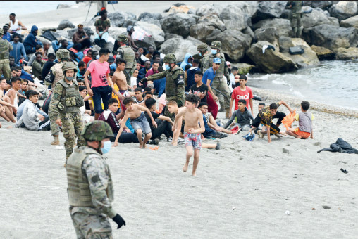 MNA de Sebta : Raid déployé pour empêcher les migrants de rejoindre Algésiras MNA de Sebta : Raid déployé pour empêcher les migrants de rejoindre Algésiras