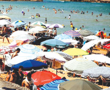 Casablanca:  À nouveau ouvertes, les plages sous hold-up des loueurs de parasols