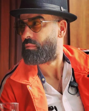 Magazine : Hamid El Hadri, un grand chanteur du football Magazine : Hamid El Hadri, un grand chanteur du football